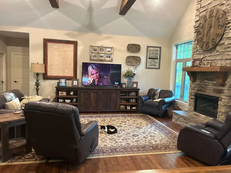 Original Farmhouse to Modern Living before Deqor AI